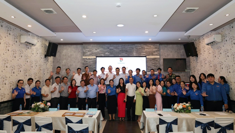 Hop mat can bo lam cong tac tuyen truyen, giao duc cua Doan-9.jpg