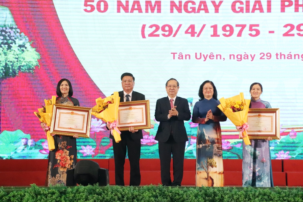 Ky niem 50 nam Ngay giai phong Tan Uyen-11.JPG