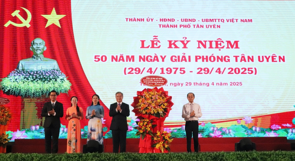 Ky niem 50 nam Ngay giai phong Tan Uyen-4.JPG