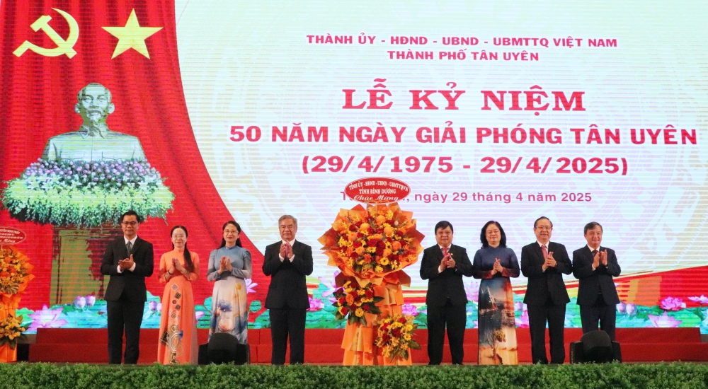 Ky niem 50 nam Ngay giai phong Tan Uyen-5.JPG