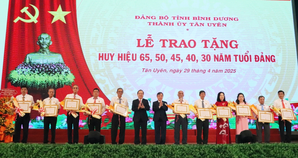 Ky niem 50 nam Ngay giai phong Tan Uyen-9.JPG