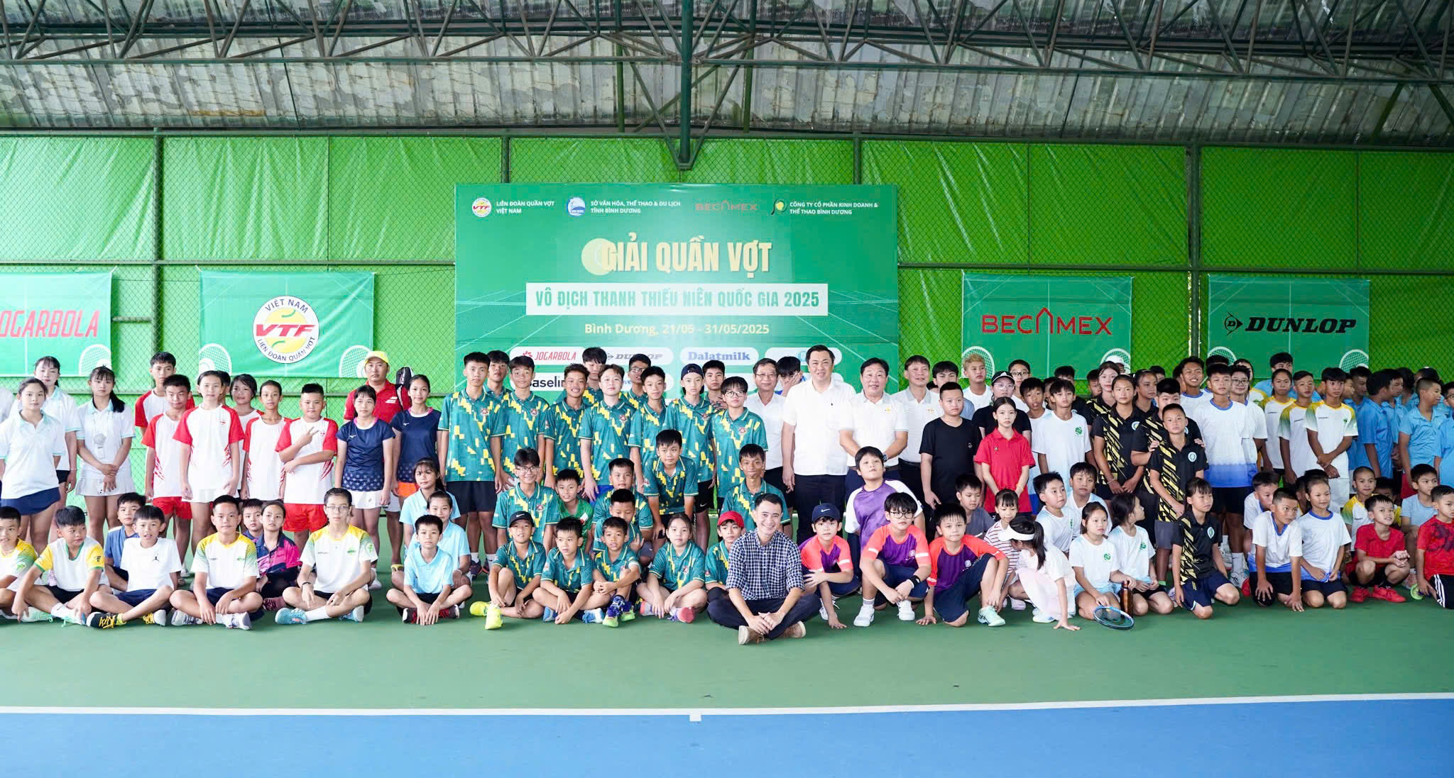 Chụp hình lưu niệm 3.jpg