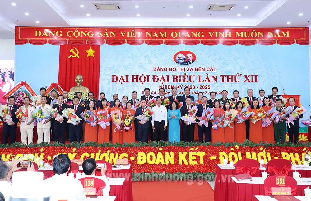 IMG_7250 ban chấp hành ra mắt.JPG