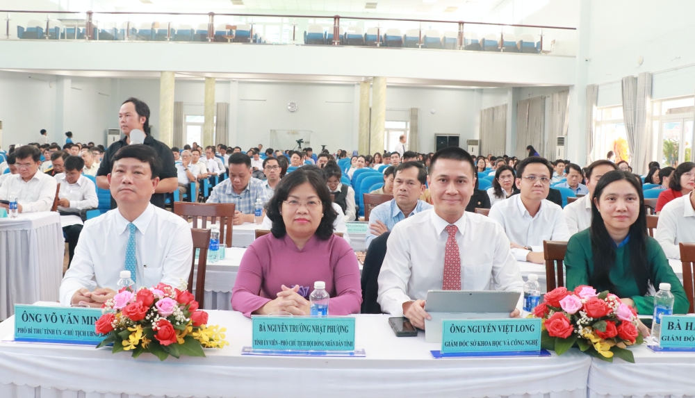 Hoi nghi chao mung ngay 18.5-1.JPG