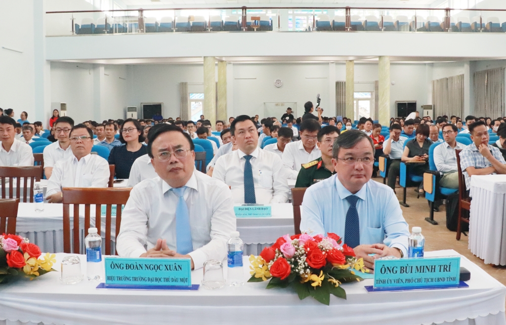 Hoi nghi chao mung ngay 18.5-2.JPG