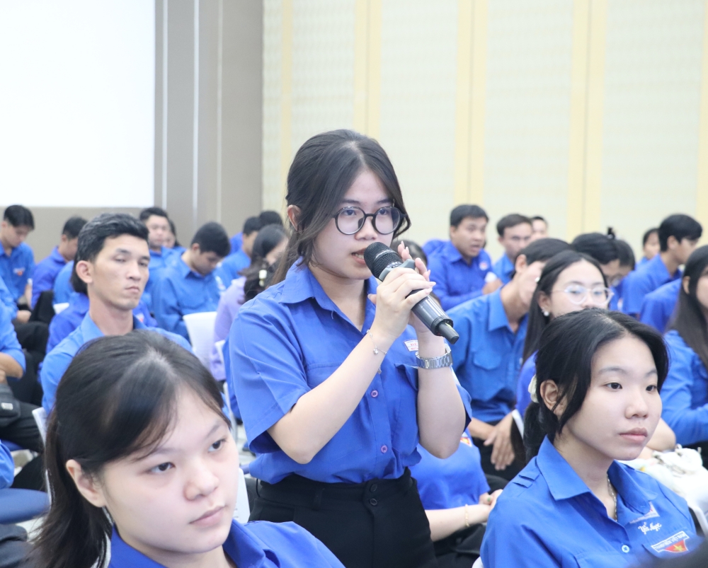 Hoi nghi gap go doi thoai UBND tinh voi thanh nien 2025-5.JPG