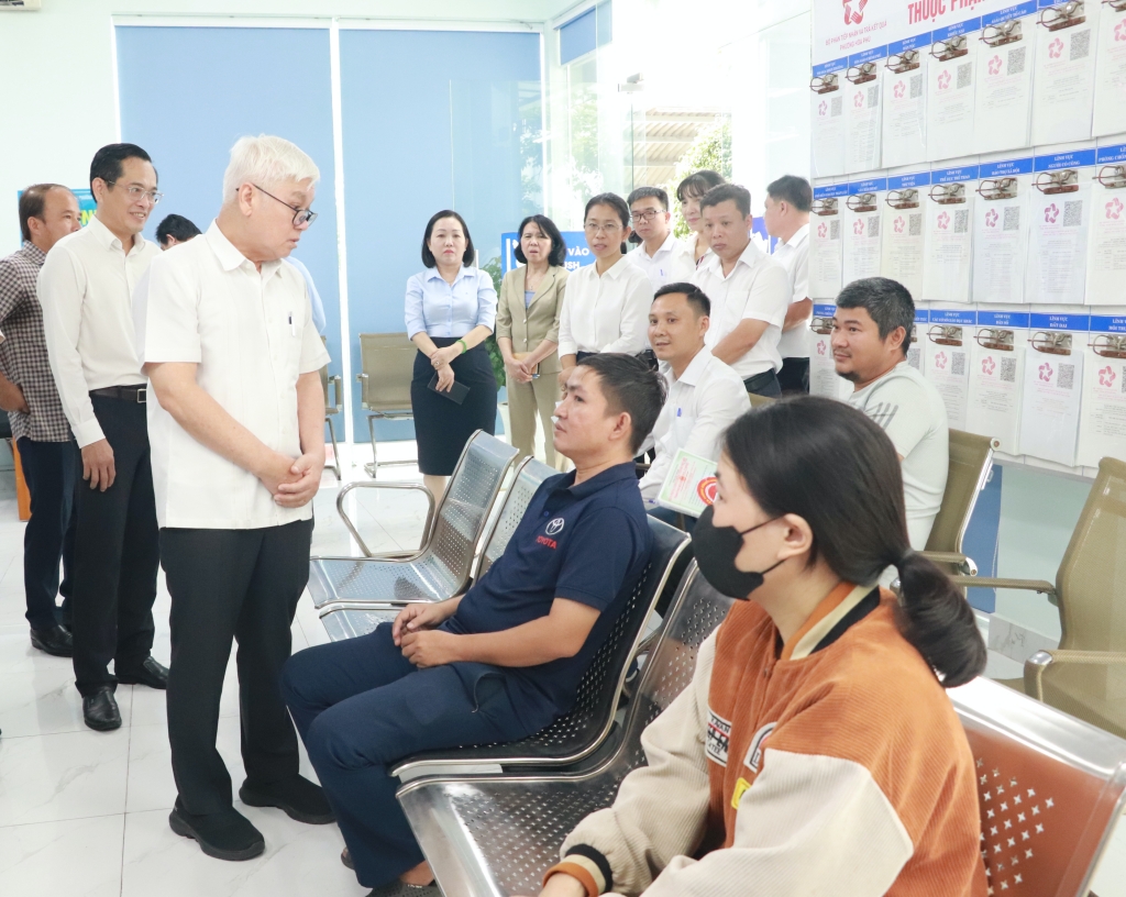 Bi thu khao sat phuong Binh Duong-8.JPG