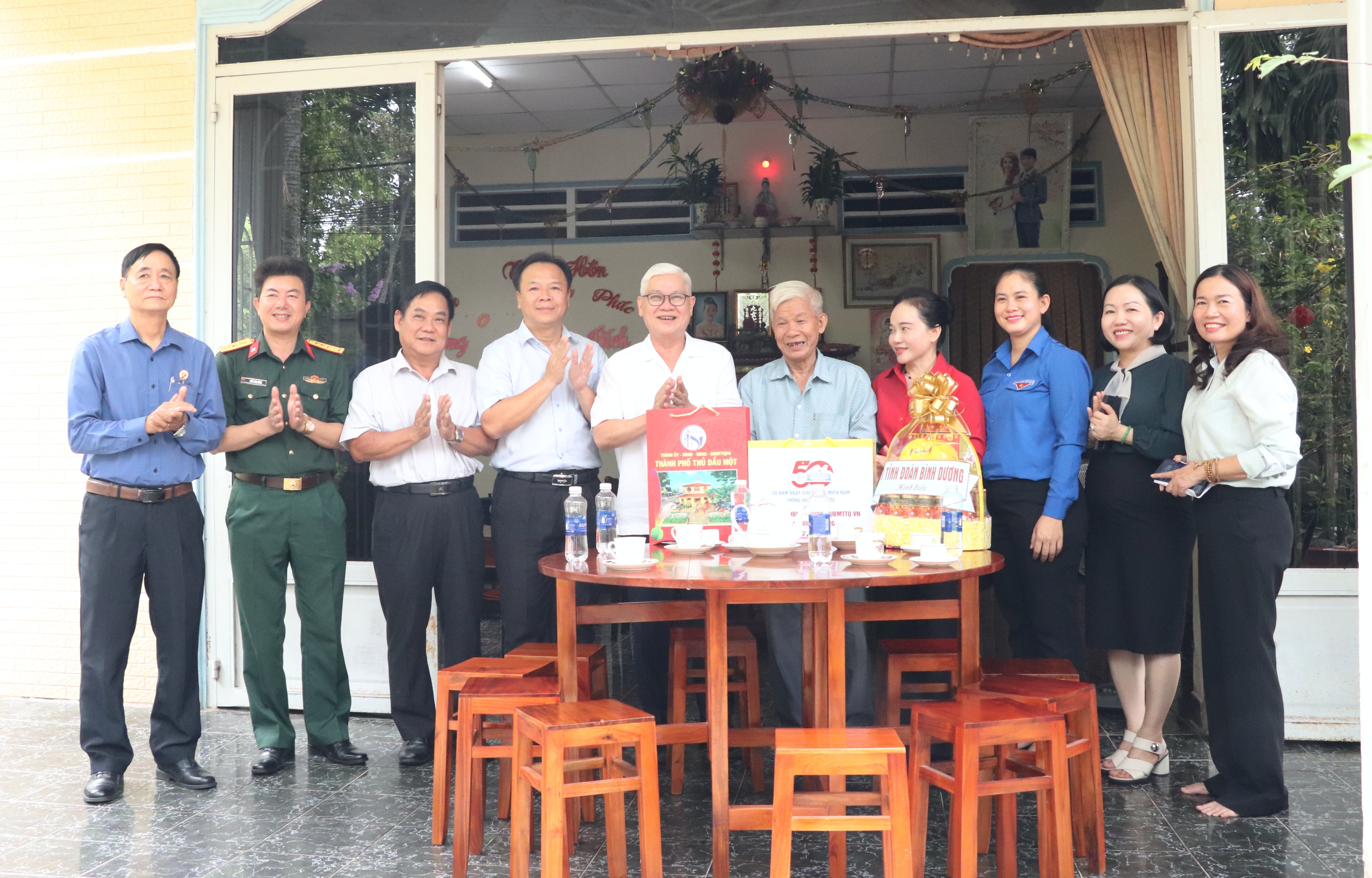 Bi thu tham gia dinh chinh sach, nguoi co cong 2025-3.JPG