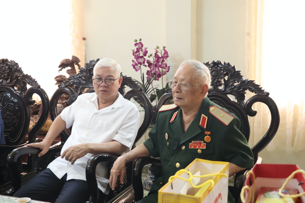 Bi thu tham gia dinh chinh sach, nguoi co cong 2025-6.jpg