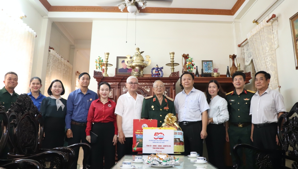 Bi thu tham gia dinh chinh sach, nguoi co cong 2025-7.JPG