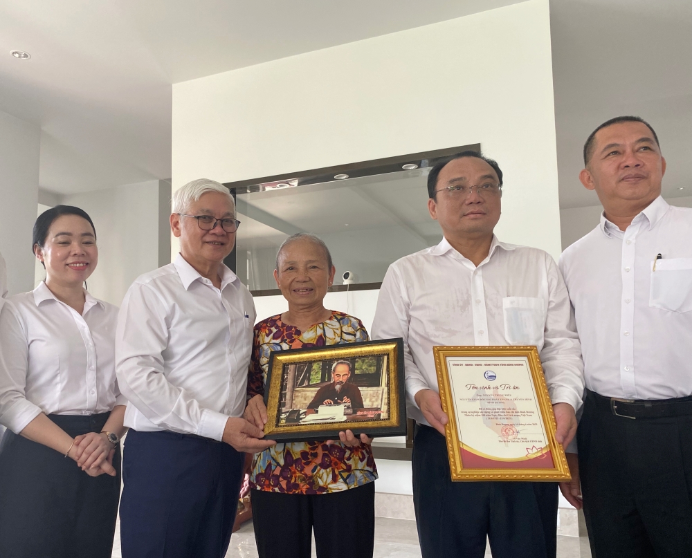 Bi thu tham gia dinh nguyen lanh dao co quan bao chi-11.jpg