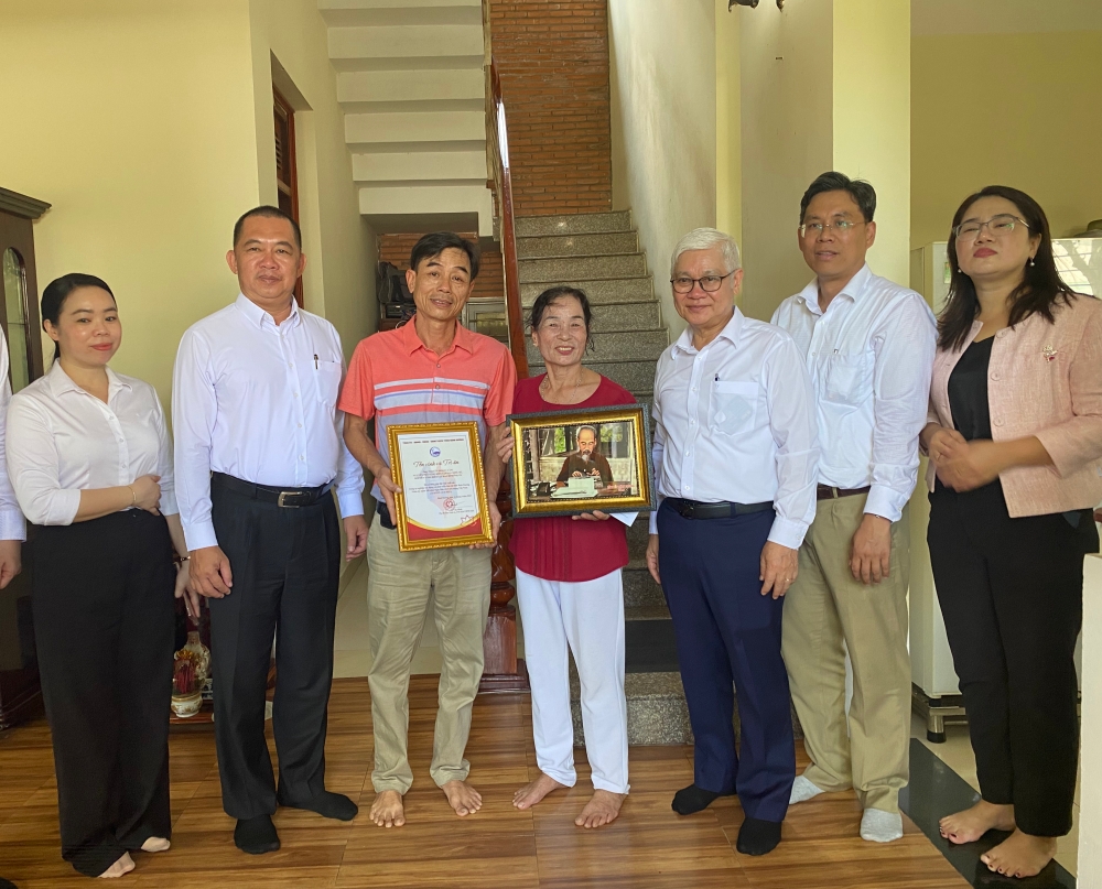 Bi thu tham gia dinh nguyen lanh dao co quan bao chi-15.jpg