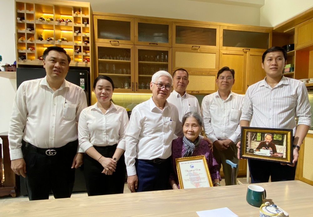 Bi thu tham gia dinh nguyen lanh dao co quan bao chi-4.jpg