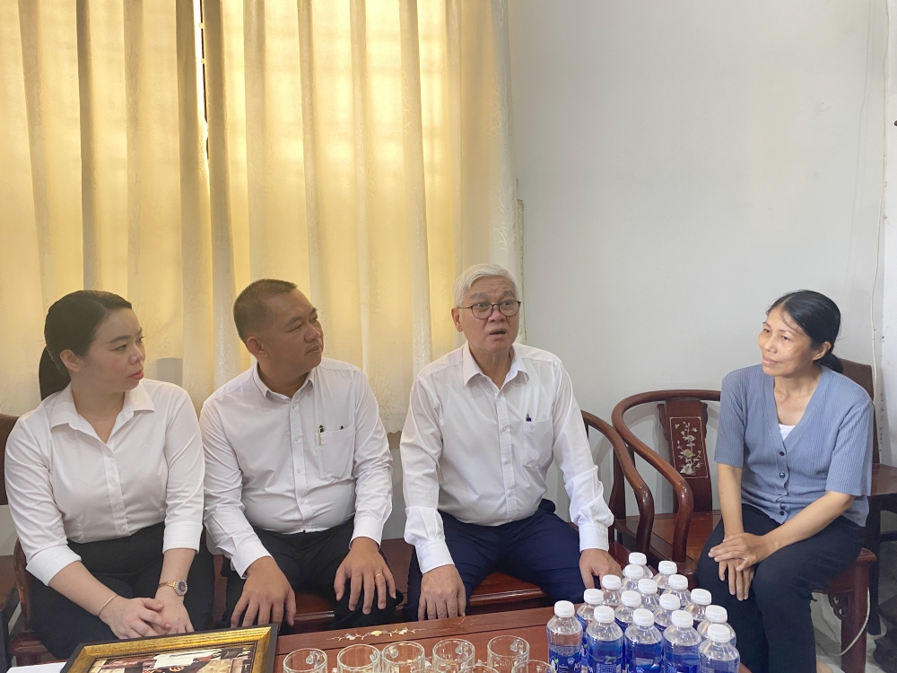 Bi thu tham gia dinh nguyen lanh dao co quan bao chi-5.jpg