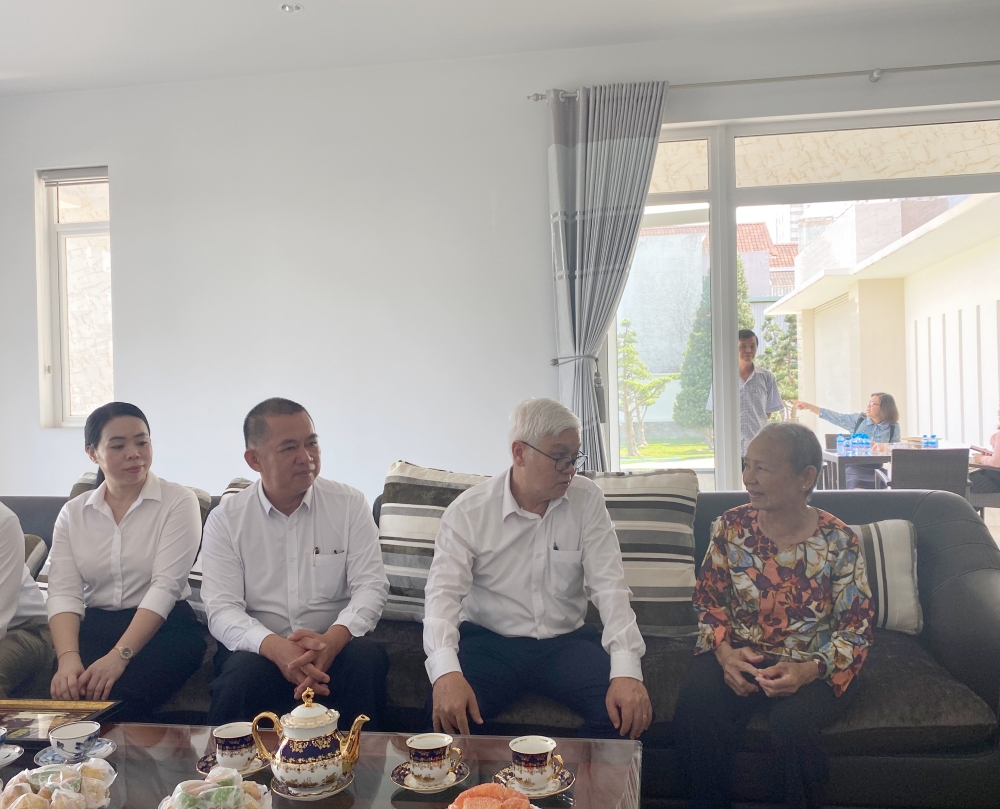 Bi thu tham gia dinh nguyen lanh dao co quan bao chi-8.jpg