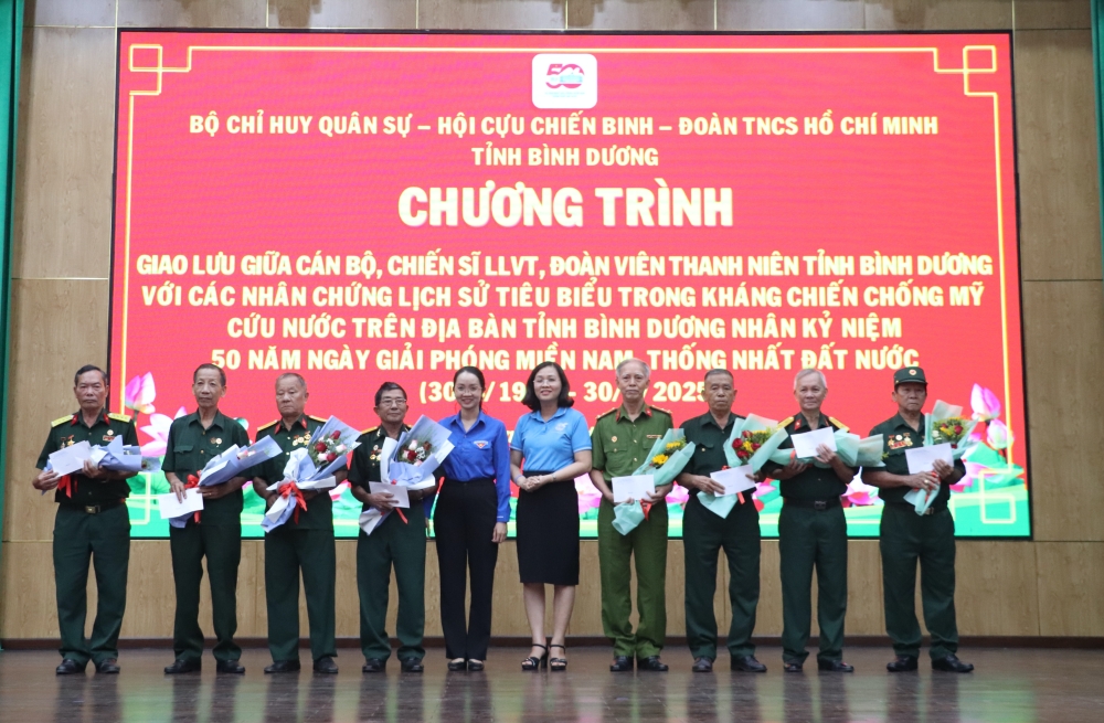 Chuong trinh giao luu nhan chung lich su chong My cuu nuoc-9.JPG