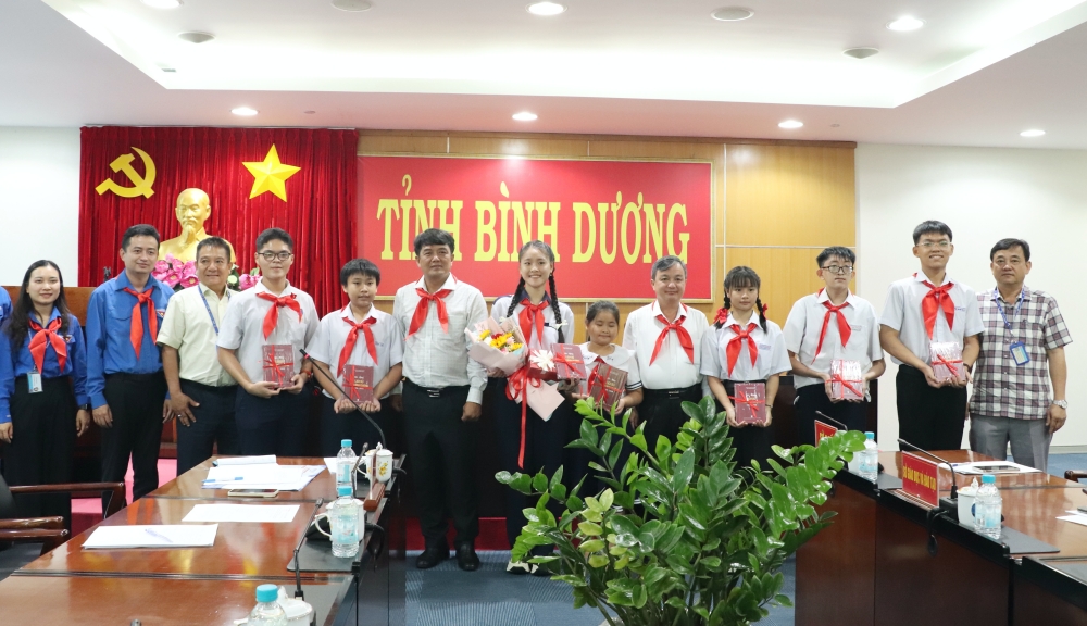 Gap mat chau ngoan Bac Ho-7.JPG