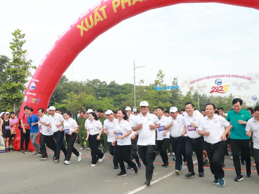 Giai chay Chung tay xoa nha tam, nha dot nat-10.JPG