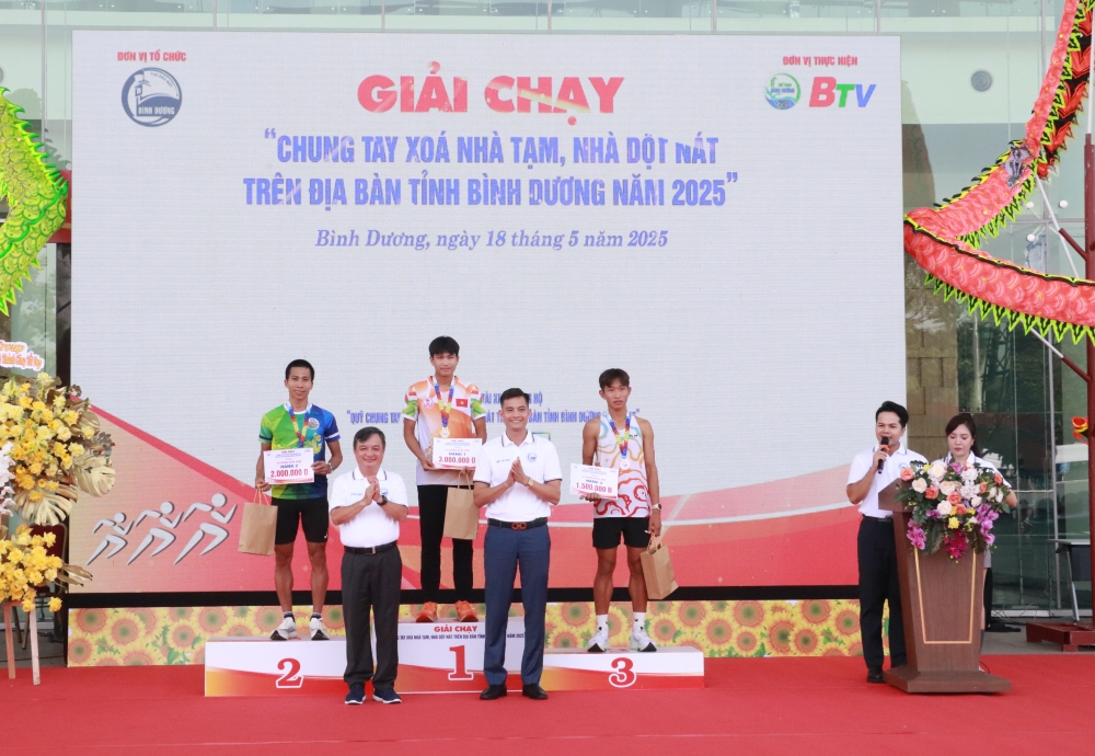 Giai chay Chung tay xoa nha tam, nha dot nat-21.JPG