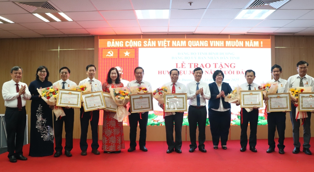 Hoi nghi Ban Chap hanh Dang bo UBND tinh-10.JPG