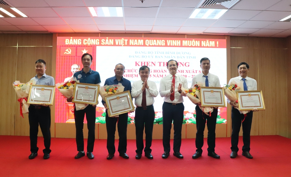 Hoi nghi Ban Chap hanh Dang bo UBND tinh-6.JPG