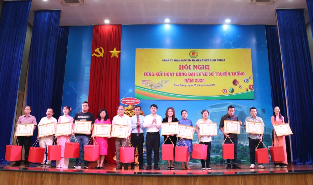 Hoi nghi tong ket dai ly ve so truyen thong 2024-4.JPG