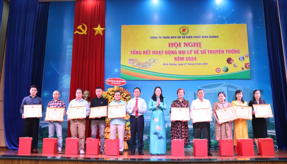 Hoi nghi tong ket dai ly ve so truyen thong 2024-5.JPG