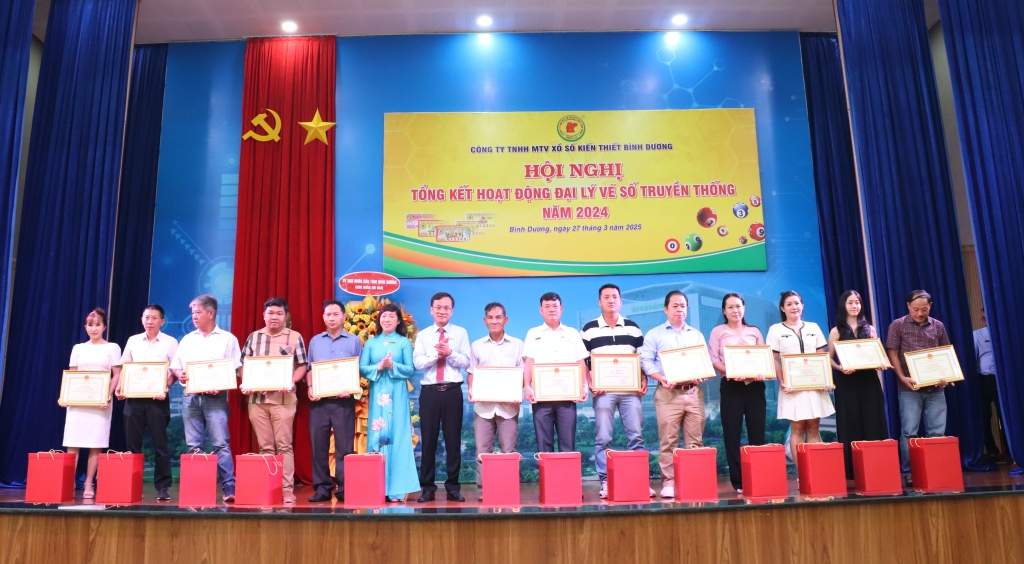 Hoi nghi tong ket dai ly ve so truyen thong 2024-7.JPG