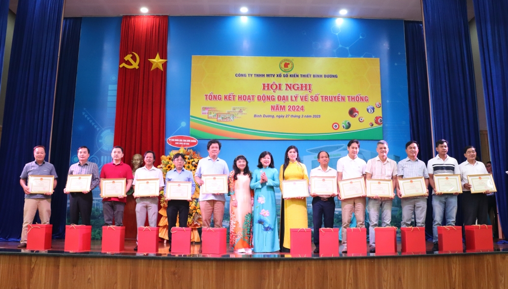 Hoi nghi tong ket dai ly ve so truyen thong 2024-8.JPG