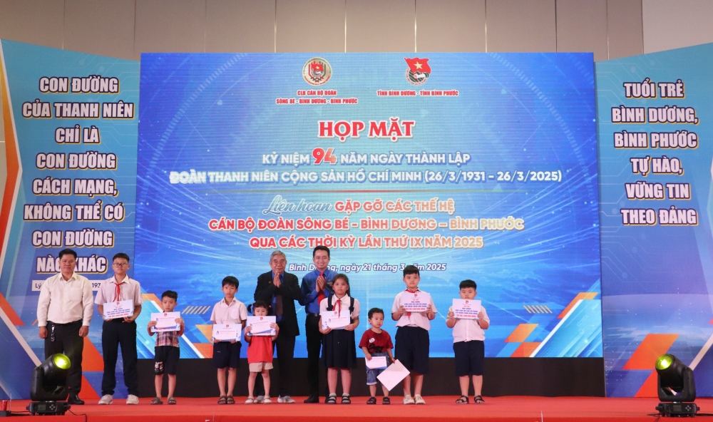 Hop mat ky niem 94 nam thanh lap Doan-15.JPG
