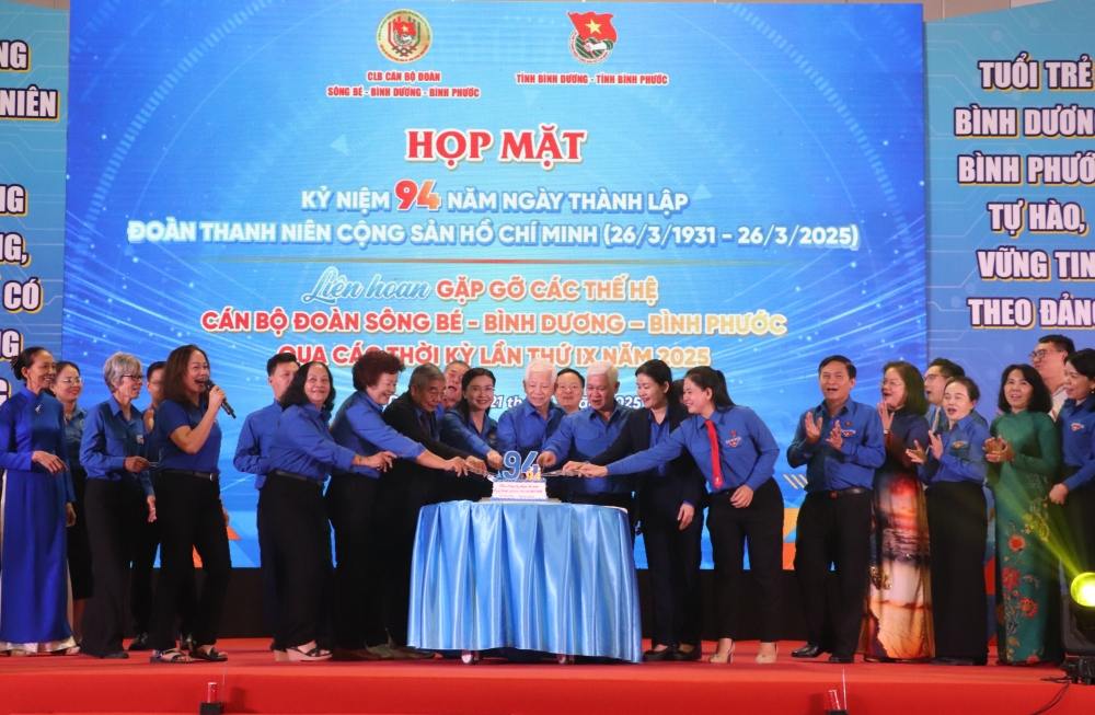 Hop mat ky niem 94 nam thanh lap Doan-16.JPG