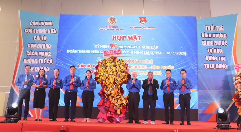 Hop mat ky niem 94 nam thanh lap Doan-3.JPG