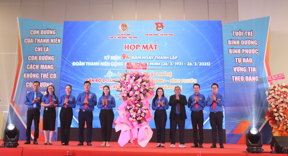 Hop mat ky niem 94 nam thanh lap Doan-4.JPG