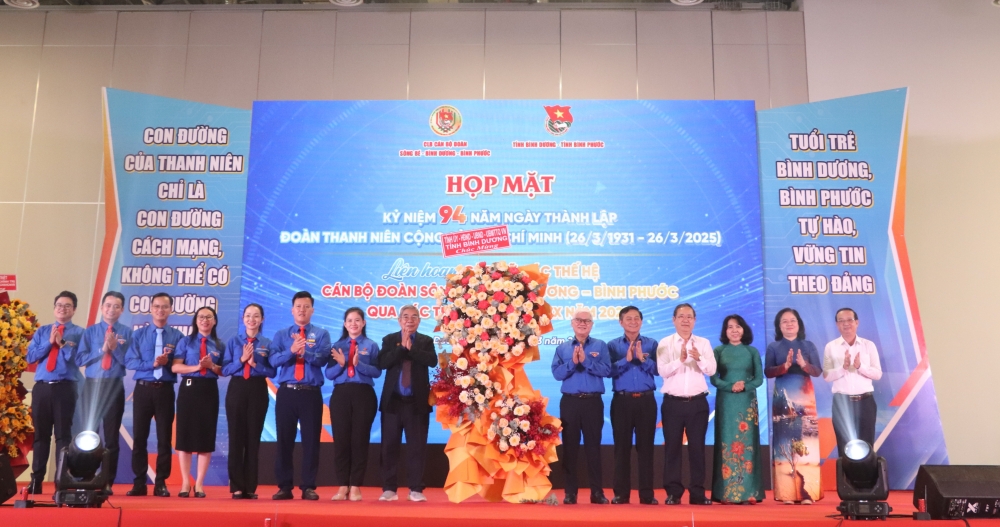 Hop mat ky niem 94 nam thanh lap Doan-5.JPG