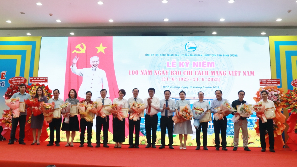 Hop mat ky niem bao chi-10.JPG
