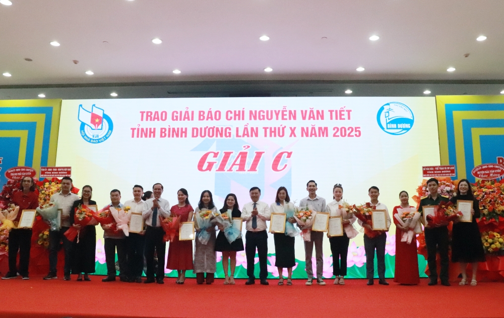 Hop mat ky niem bao chi-13.JPG