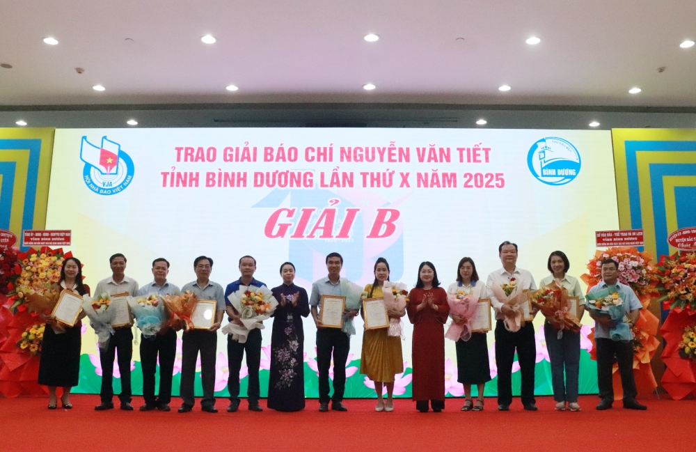 Hop mat ky niem bao chi-14.JPG