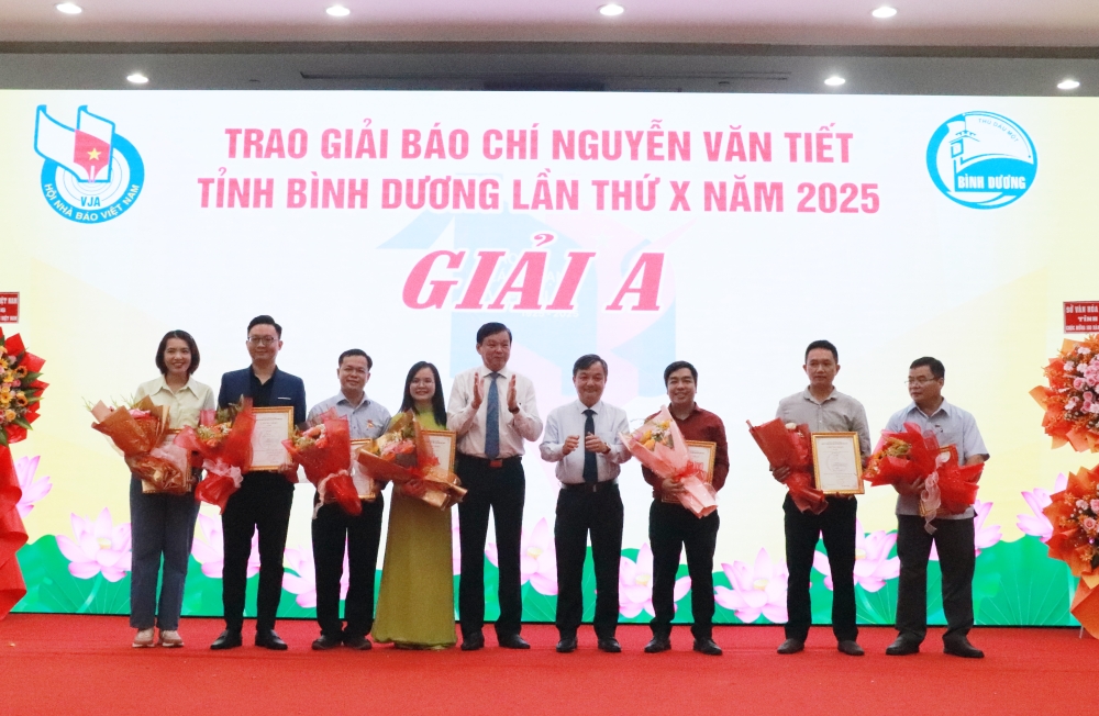 Hop mat ky niem bao chi-15.JPG