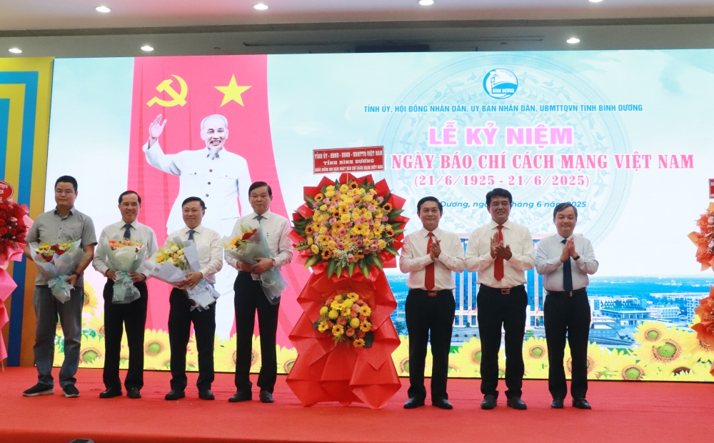 Hop mat ky niem bao chi-3.JPG