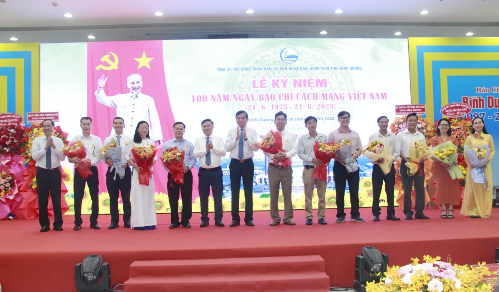 Hop mat ky niem bao chi-5.jpg