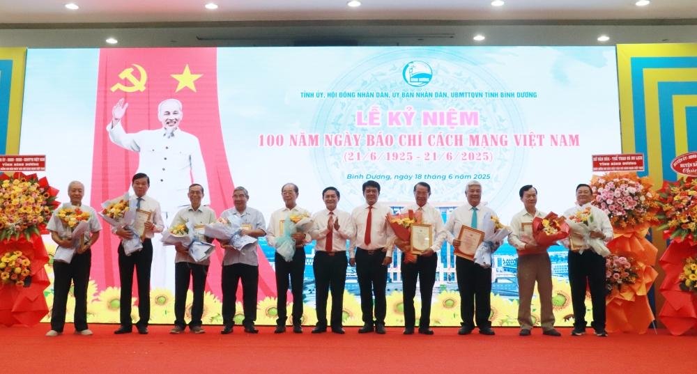 Hop mat ky niem bao chi-6.JPG