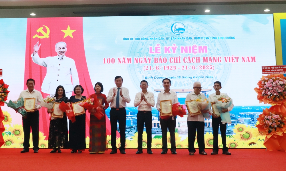 Hop mat ky niem bao chi-8.JPG