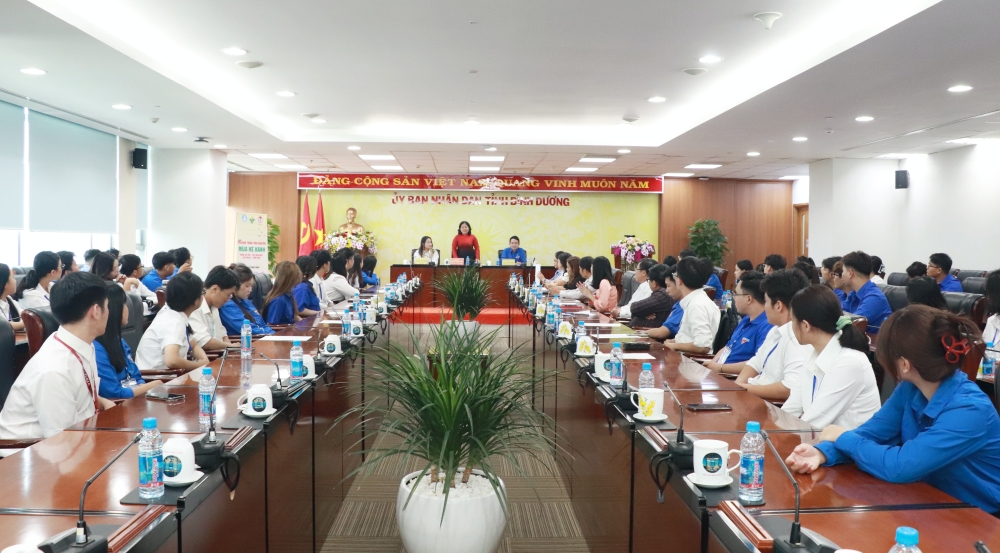 LDT gap go Doan SV VN tai Singapore-1.JPG