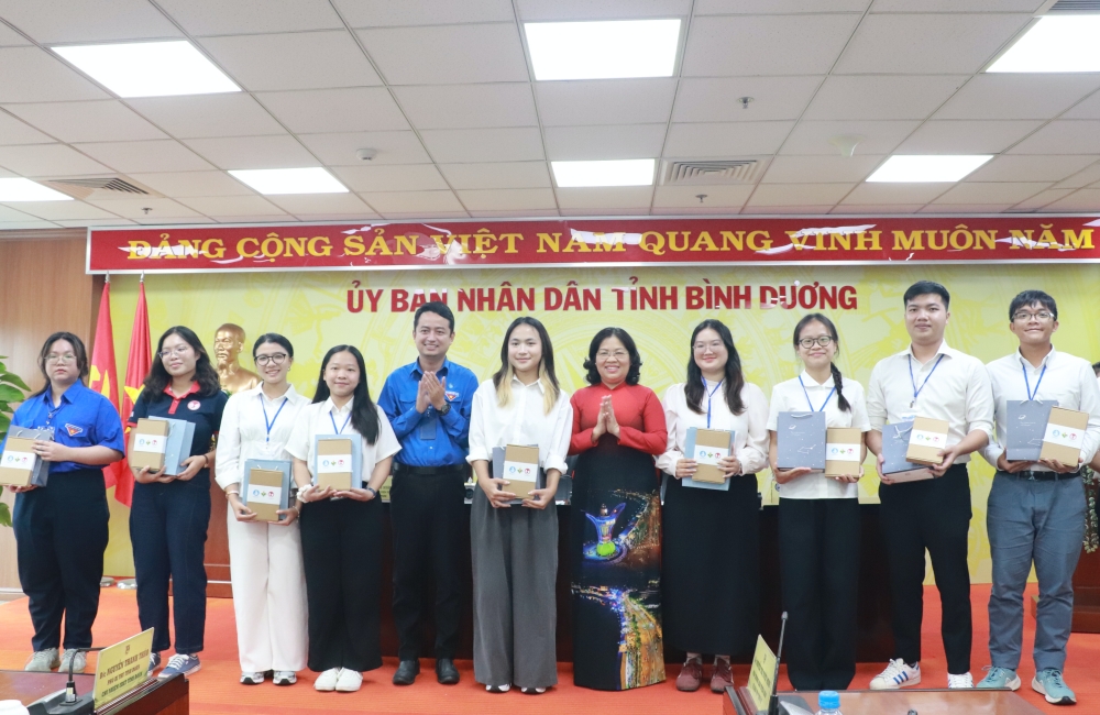 LDT gap go Doan SV VN tai Singapore-4.JPG