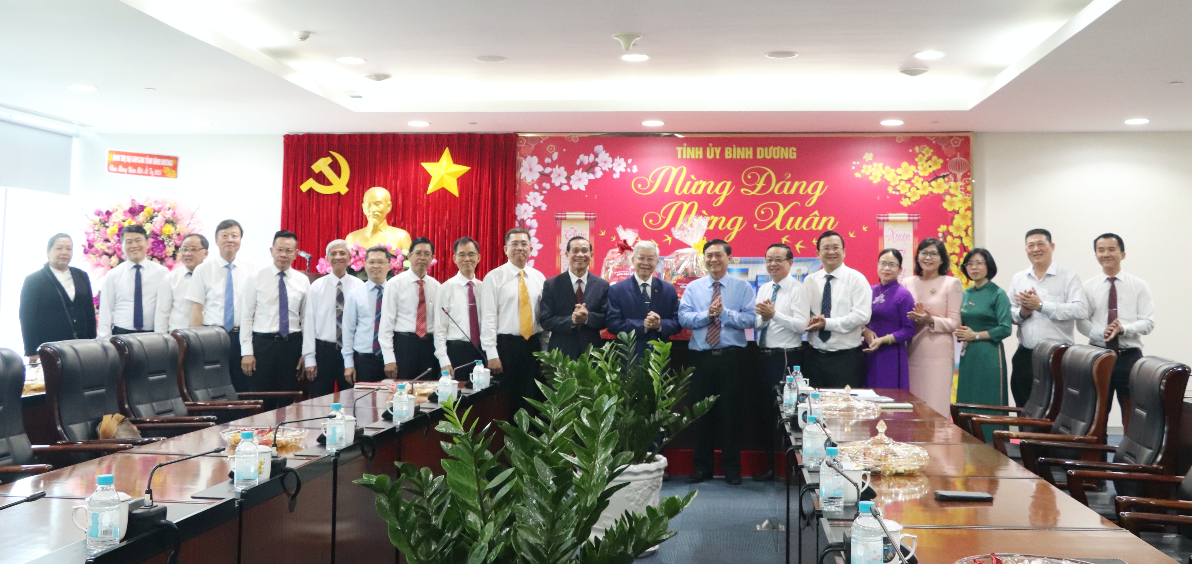 LDT tiep cac to chuc ton giao den chuc Tet-7.JPG