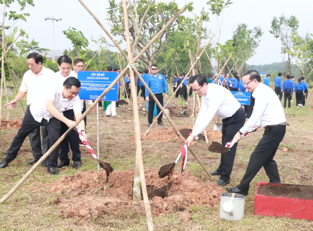 Le trong cay huu nghi VN-TQ-7.JPG