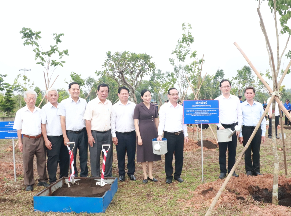 Le trong cay huu nghi VN-TQ-9.JPG