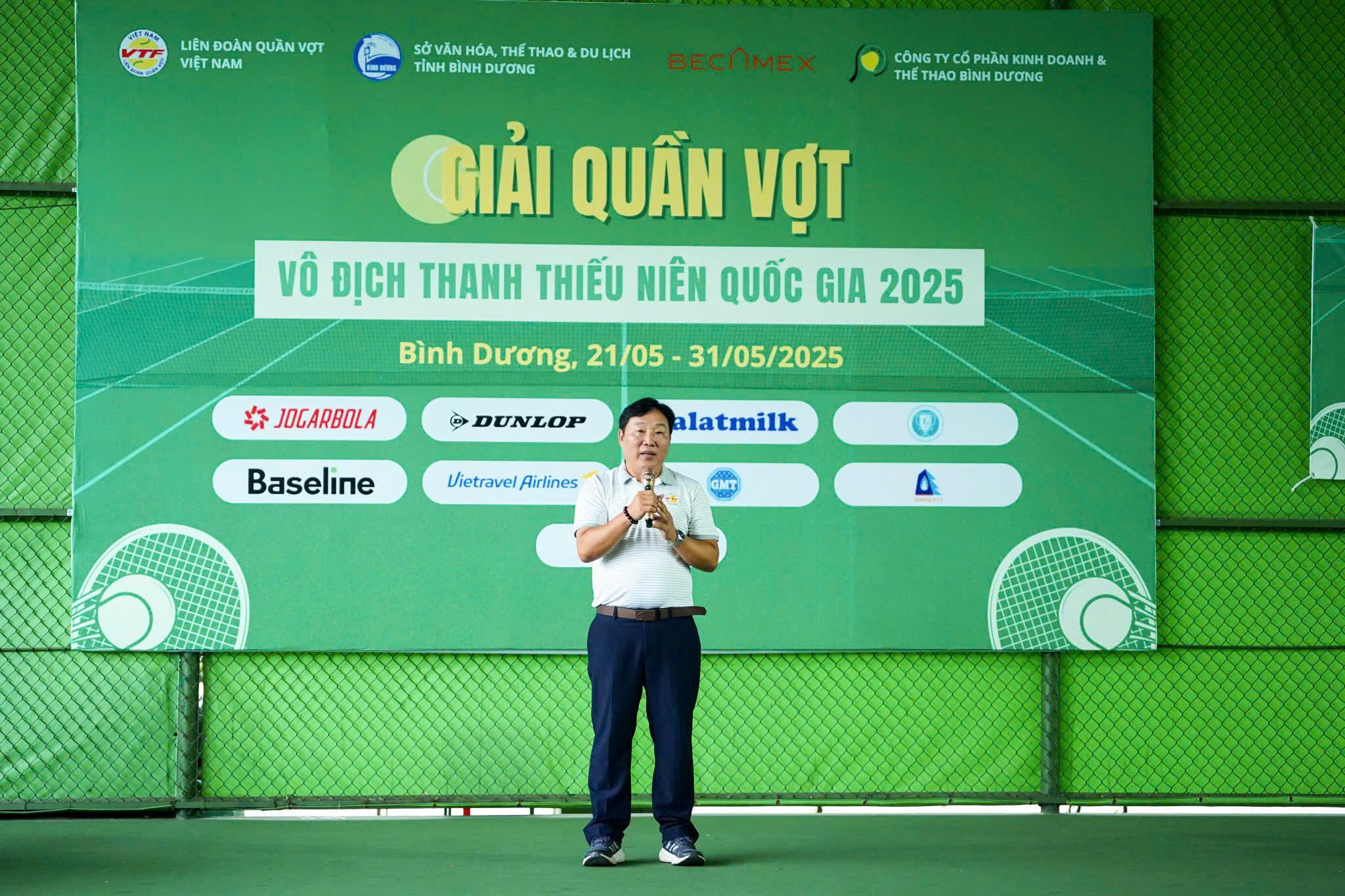 Ông Nguyễn Hồng Sơn phát biểu khai mạc giải.jpg