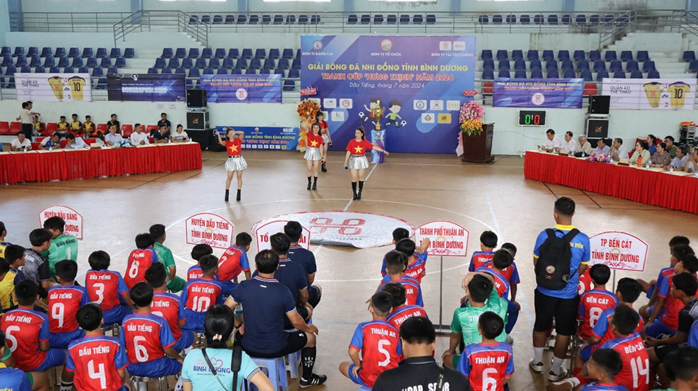 Toan cảnh lễ khai mạc Giải.jpg