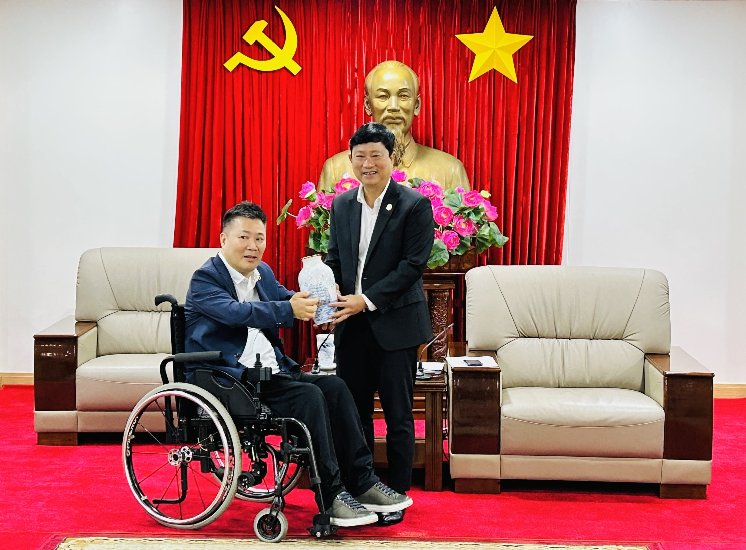 khuyetatHQ 2.jpg